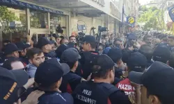 Hakkari'de DEM'liler sokaklara hücum etti! Bir polis yaralandı