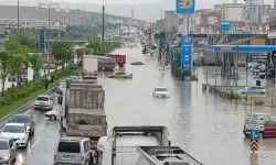 Ankara’da sağanak sonrası metro istasyonunu su bastı