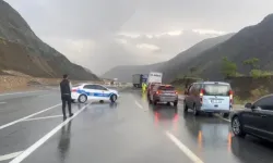 Erzincan - Sivas kara yolunda heyelan! Yollar ulaşıma kapandı