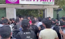 DEM Partililerin izinsiz gösterisine polis geçit vermedi!