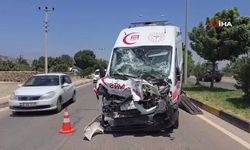 Ambulans tankere çarptı: 3 sağlıkçı yaralı 