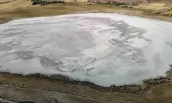 Sivas'taki Kellah Gölü tamamen kurudu: Geriye beyaz tuz tabakası kaldı!