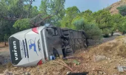 Yolcu otobüsü uçuruma yuvarlandı: Yaralılar var