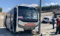 Freni patlayan yolcu midibüsü otogar içine düştü:15 yaralı