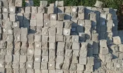 Üst üste dizilen beton numuneleri ‘Rubik Küpü’ne benzedi