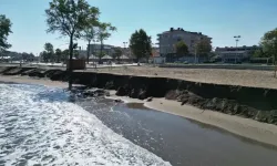 Karasu sahilinde kıyı erozyonu hız kesmeden devam ediyor!