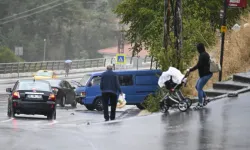 Ankara'da minibüsün kayalıklara çarpması araç kamerasına yansıdı