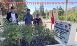 Terörist Fetullah Gülen öldü, vatandaşlar şehit Ömer Halisdemir'in kabrine koştu!