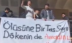 Ankara Üniversitesi’nde terörist Fetullah Gülen için anlamlı pankart! Dekanlık indirdi, öğrenciler tepki gösterdi!