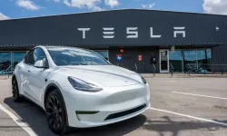 Tesla'ya büyük darbe: 2,4 milyon araç inceleme altında!