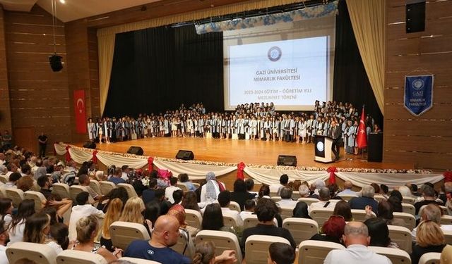 Gazi Mimarlık Fakültesi mezunlarını uğurladı