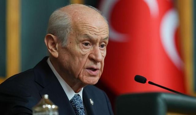 Devlet Bahçeli'den şaşırtan hareket! DEM vekillerle tokalaşmasının nedenini açıkladı!