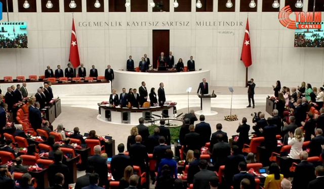 CHP'nin mecliste ayağa kalkması, AK Parti'de espri konusu oldu