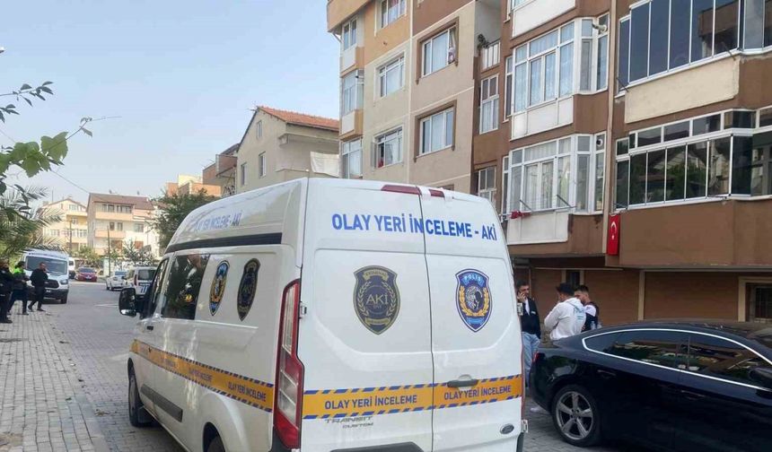 Eşinden ayrılan genç, evinde asılı halde bulundu