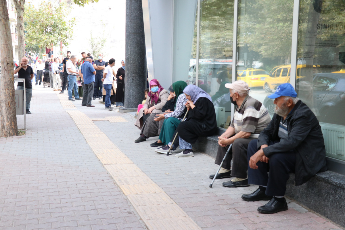 Emekli Maaşlarına Zam Bekleyenlere Kötü Haber Maaşlar 8 Bin Liraya Kadar Düşebilir (2)